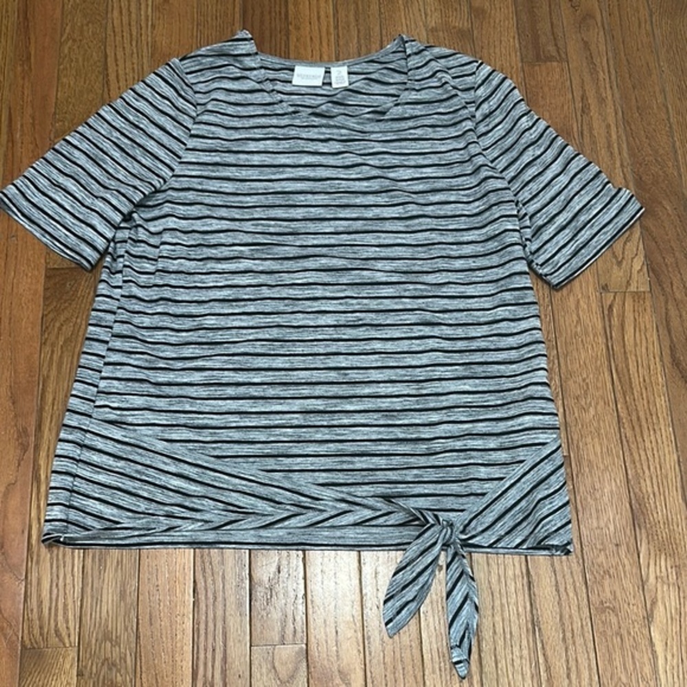 Chico’s Gray and White Boxy Tie Front T-Shirt Size Large